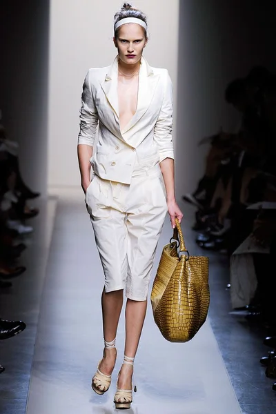 Look 8